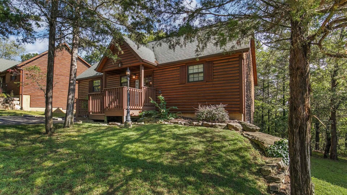 Branson Cabin | Branson Woods Luxury Cabin! King Beds, Indoor Pool, Whirlpool Tub! | 8