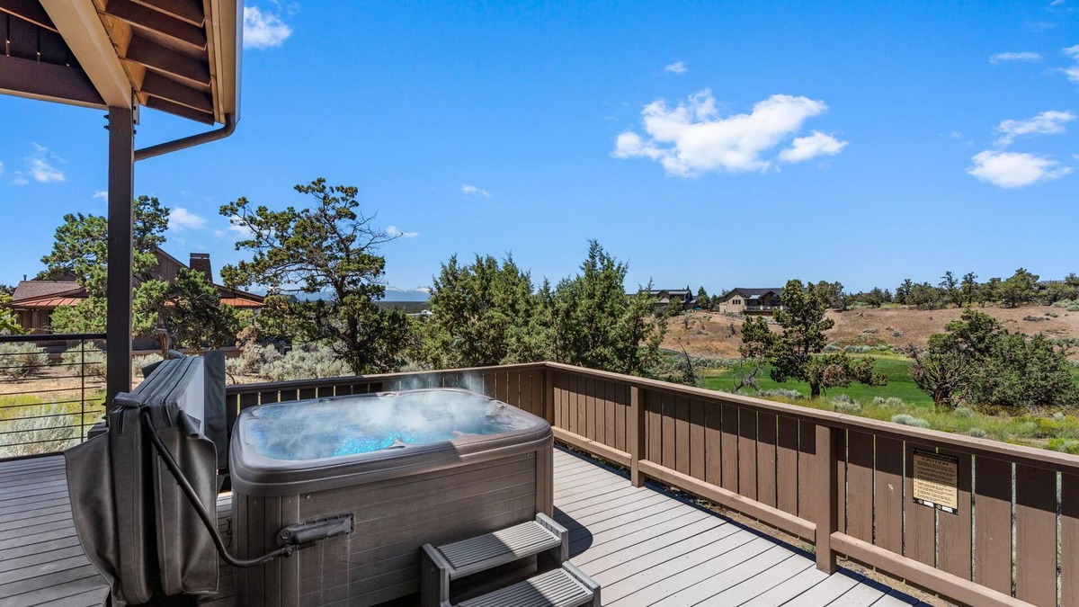 Powell Butte Cabin | Brasada Ranch Cabin 21| Mtn & Golf Views| Hot Tub