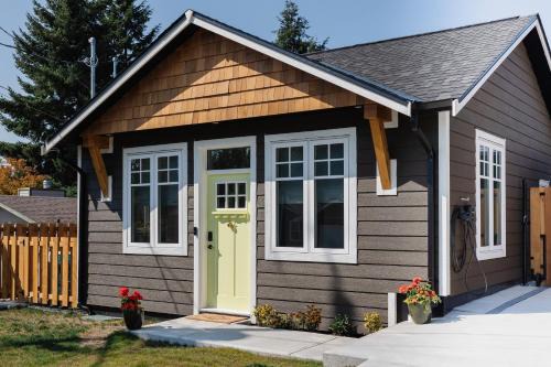 Campbell River House | Brass Apple Cottage