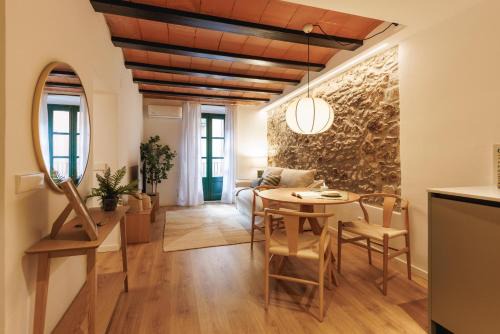 Old Town Apartment | Bravissimo Ballesteries 34, Heart of the Barri Vell