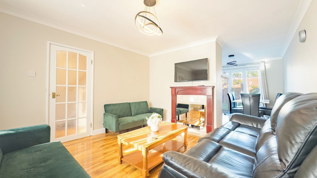 Basildon House | Braybrooke Bliss - 3 Bedroom House in Basildon