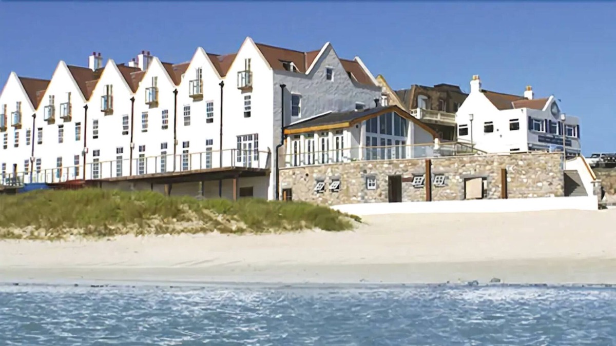 Hall Hotel | Braye Beach Hotel