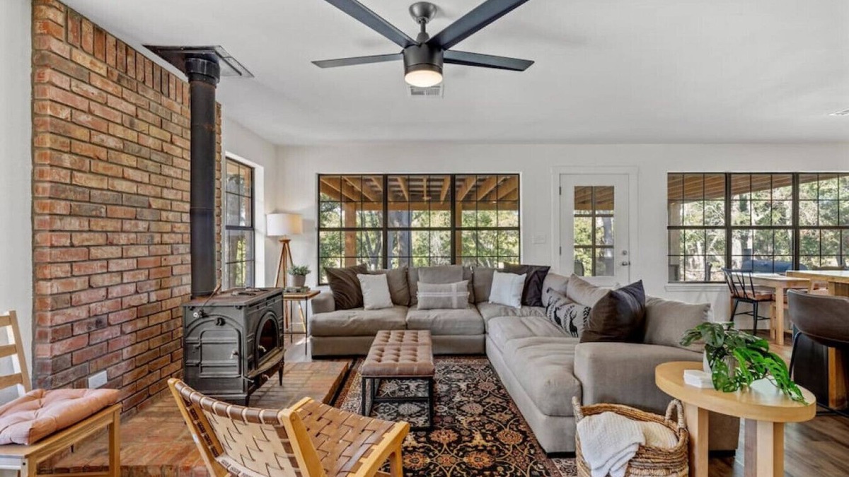 Aquilla Cabin | Brazos Riverside Cottage - Family, Fun Getaway