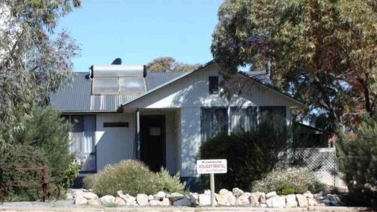 Ripon House | Breakaway Holiday House - close to beach