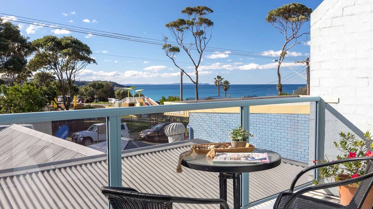 Mollymook Apartment | Breakers 2 - Beautiful bright apartment 50m to the sand