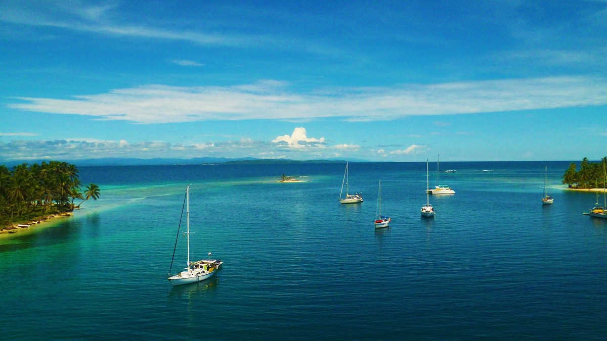 Carti Tupile Boat Rental | Breakfast, lunch, dinner, excursions, snorkeling and fishing equipment inclusive