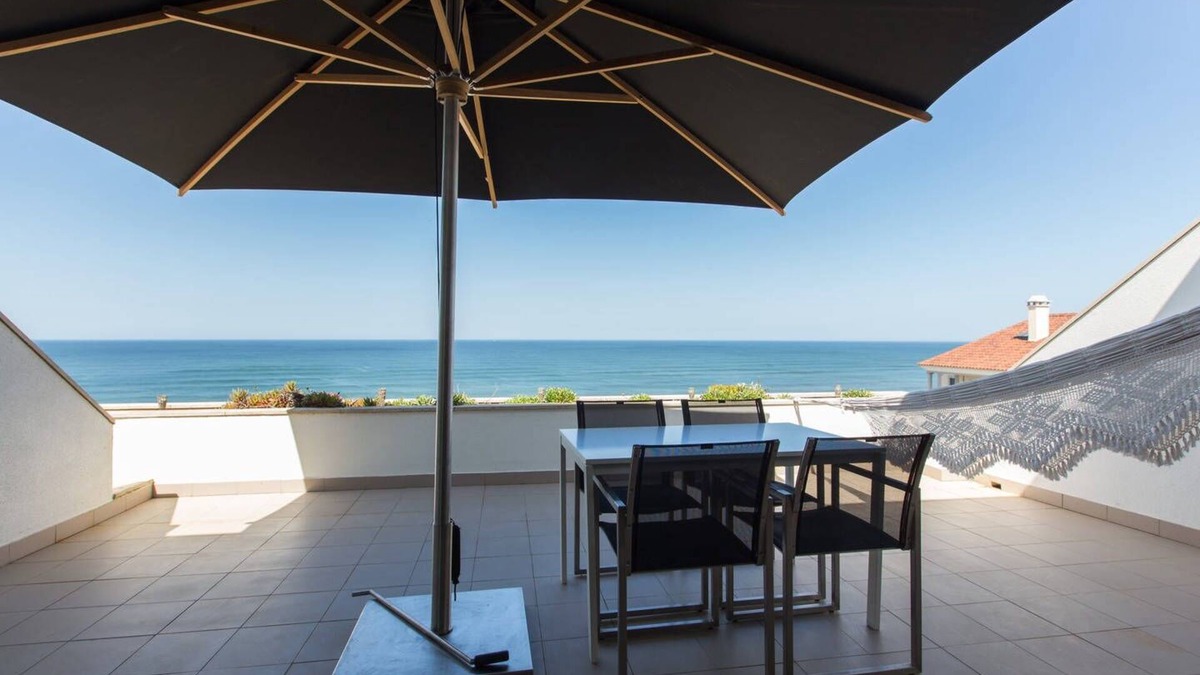 Pedra do Ouro Apartment | Breakfast with a Seaview