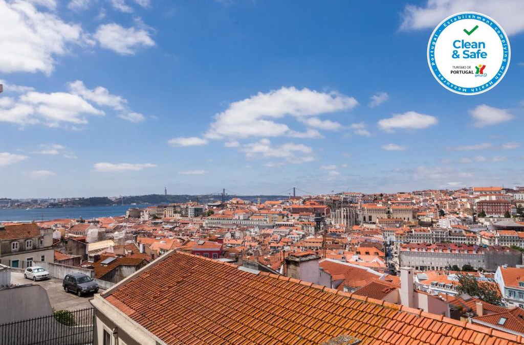 Sao Cristovao e Sao Lourenco Apartment | Breath-Taking River & City View Stunning 3 Bedrooms & 3 Bathrooms With AC Alfama Castle district 1st Floor Apartment
