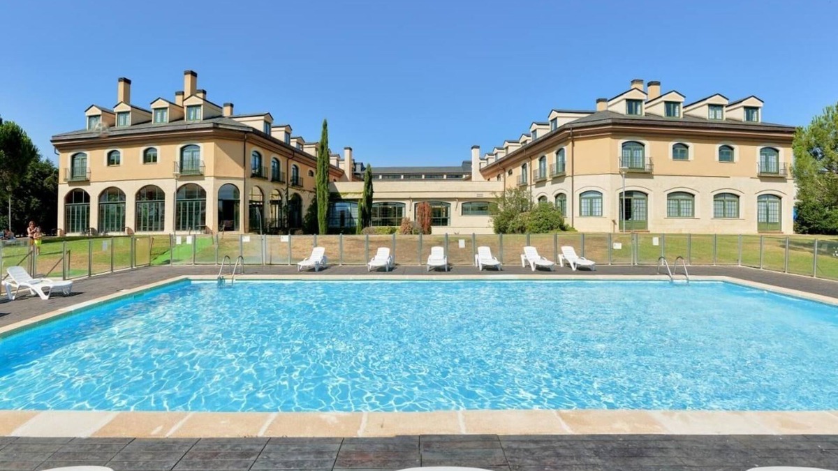 Cebreros Hotel | Breathe Nature's Calm in a Scenic Room Just Minutes from Ávila