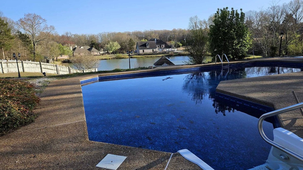 Southaven House | Breathtaking 8 BR+ Extra room w/Pool- Lake View