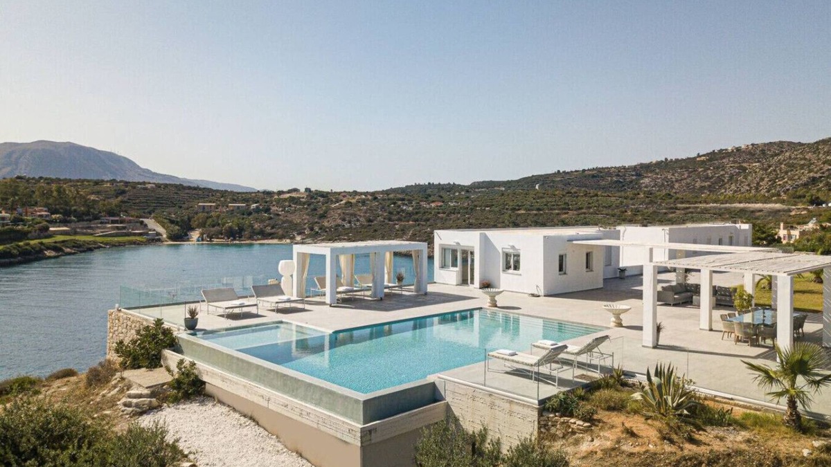 Marathi Villa | Breathtaking Aeon Villa on the beach- 6BD 6BA 14PL