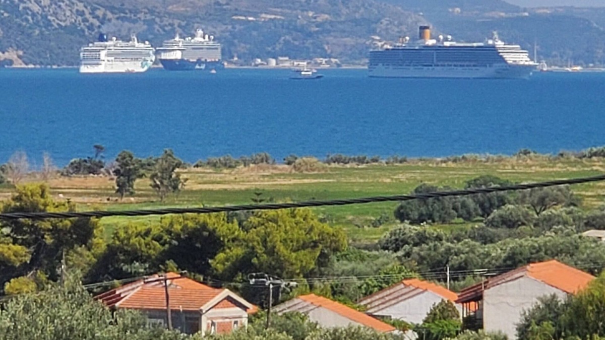 Paliki Villa | Breathtaking Bay and Mountain View Family Villa