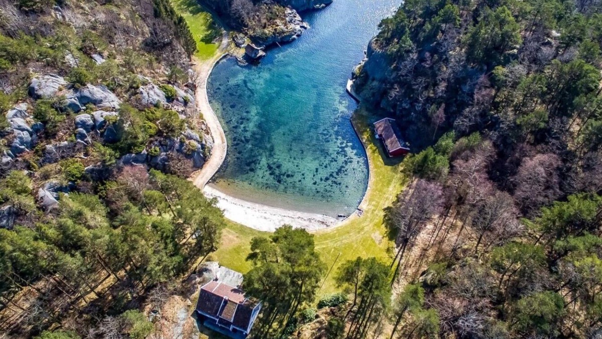 Skottevik House | Breathtaking Beach Home w/Pool, Private Bay & Boat