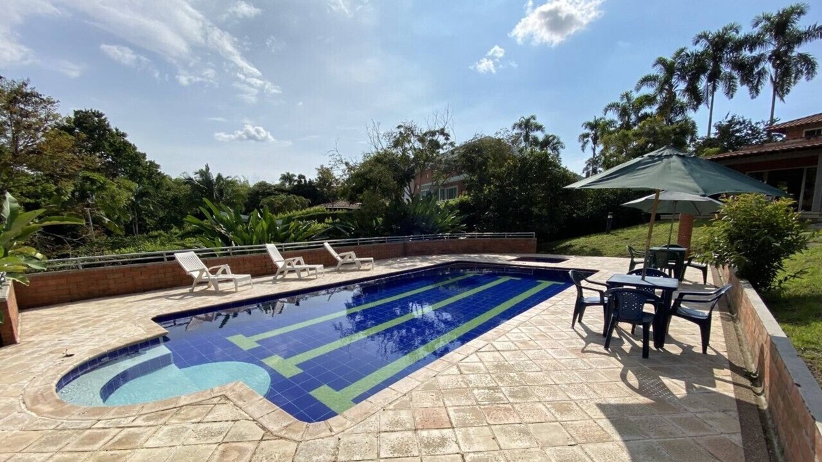 Pereira Villa | Breathtaking Cerritos Country Villa 4BD w/ Pool