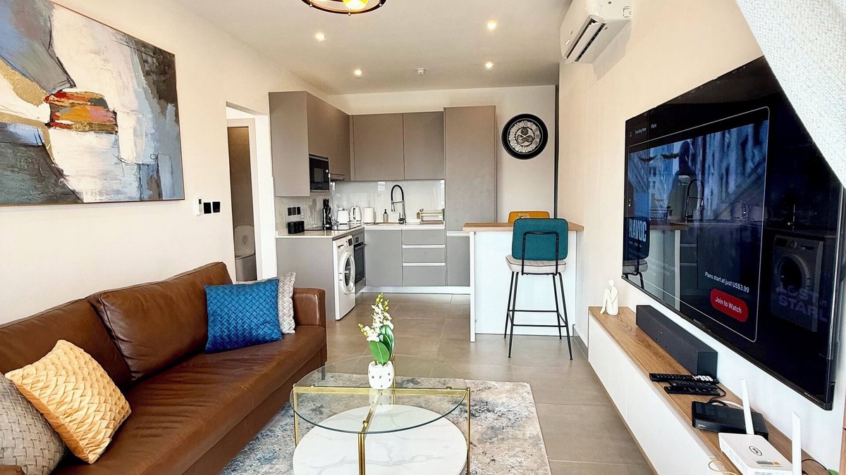 Roman Ridge Apartment | Breathtaking City Views from a Stylish 1-Bed @Nova