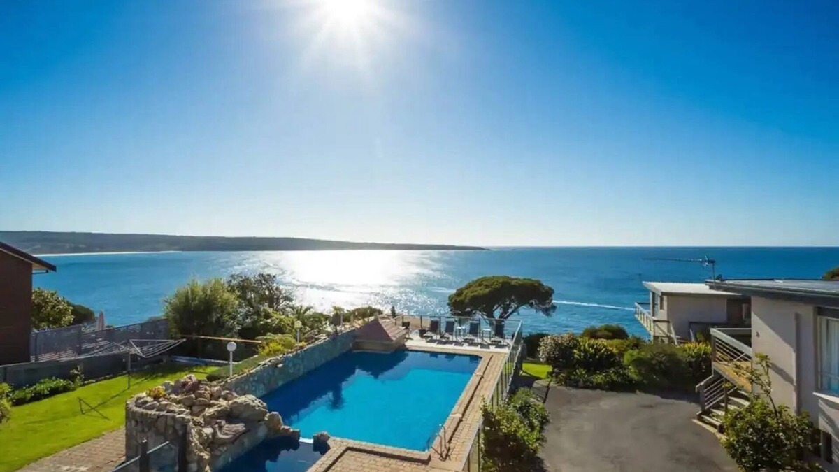 Eden Villa | Breathtaking Clifftop Ocean Views in Eden - Unit 12 Bob and Zita’s escape