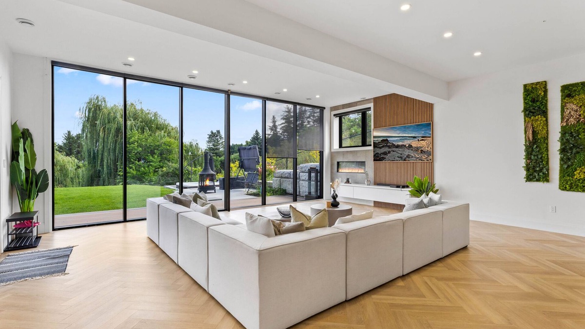 Burlington Apartment | Breathtaking Escarpment Views ~ 4BR Luxury Suite ~ Burlington ~ Greater Toronto