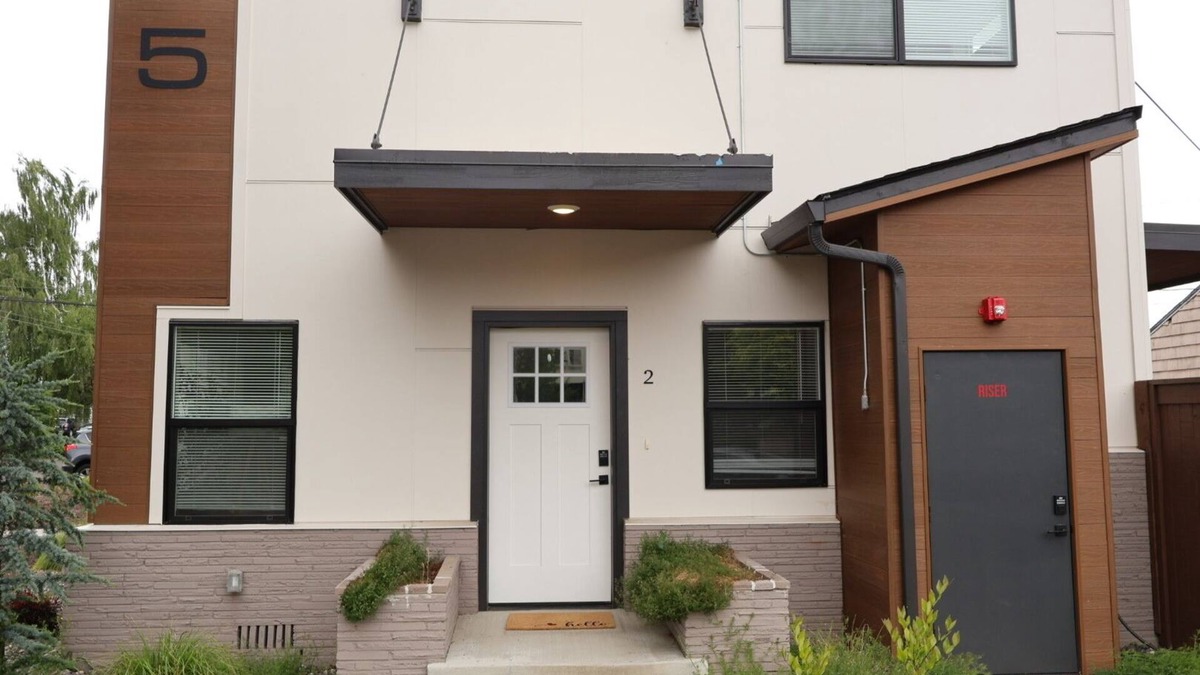 Lincoln House | Breathtaking Family Home In Downtown - Quite, Cozy, Retreat
