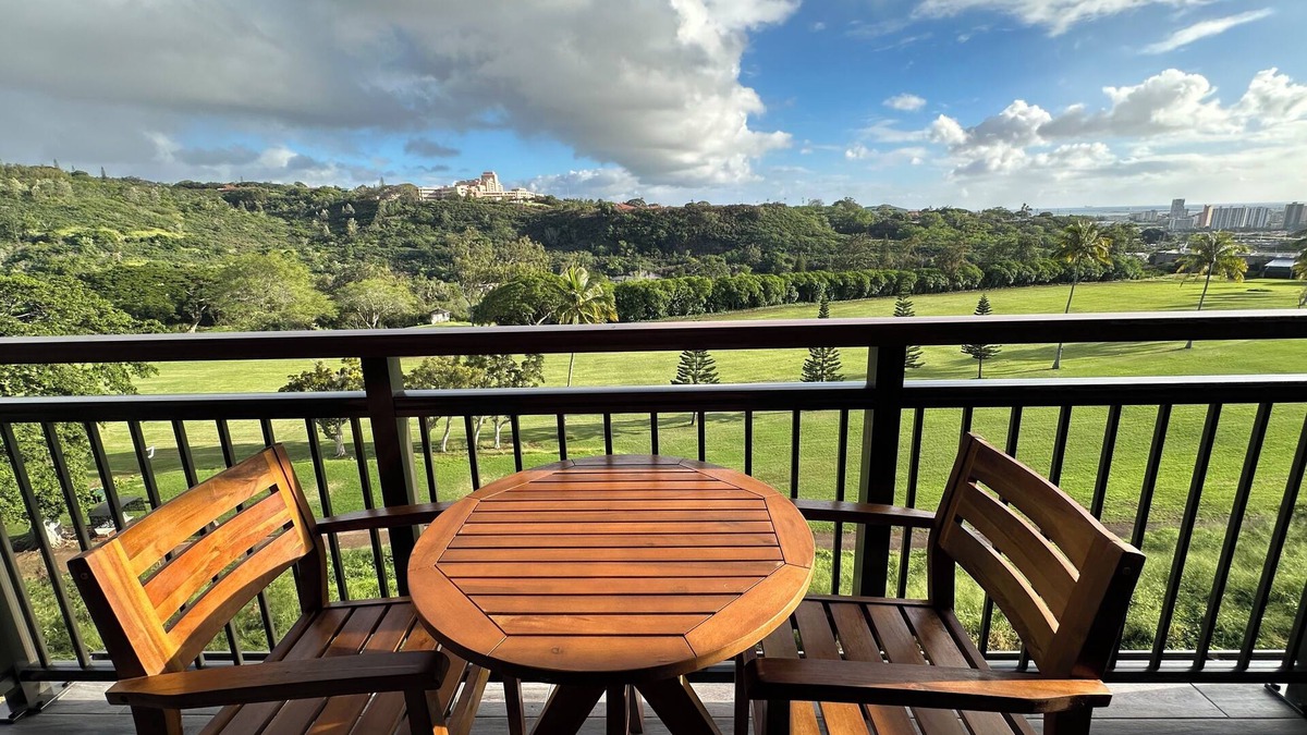 Moanalua House | BREATHTAKING GOLF COURSE VIEWS, HOME "B", MODERN-CLEAN-NEW, UNWIND IN PARADISE!