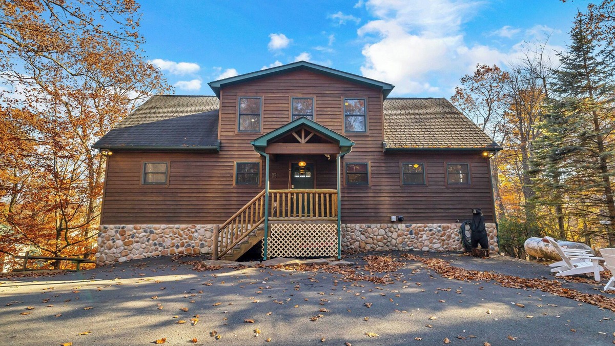 Lake Harmony Estates Cabin | Breathtaking Hillside Views from Hot Tub/Deck!