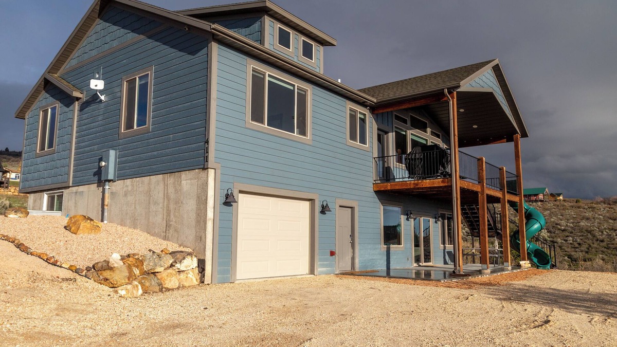 Sweetwater House | BREATHTAKING LAKE VIEW WITH PRIVATE BEACH ACCESS! NEXT TO GOLF COURSE!