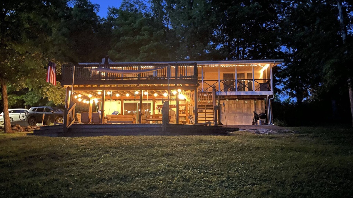 Lindseyville House | Breathtaking Lakefront Views!