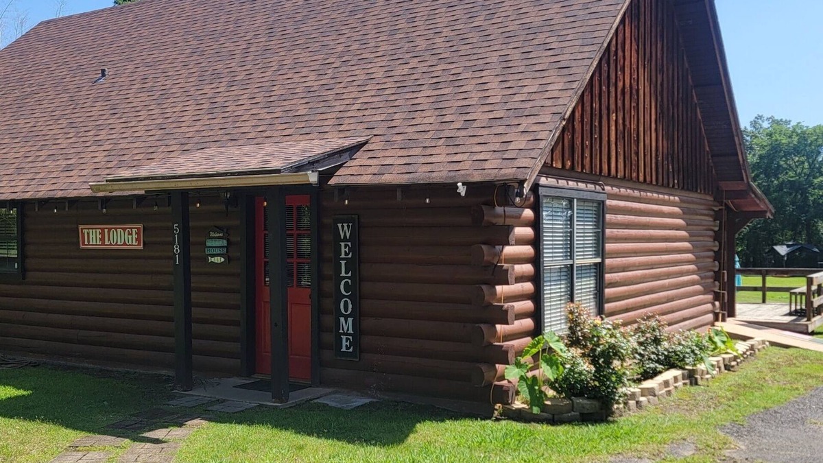 Uncertain House | Breathtaking Lakefront Lodge - Sleeps 10