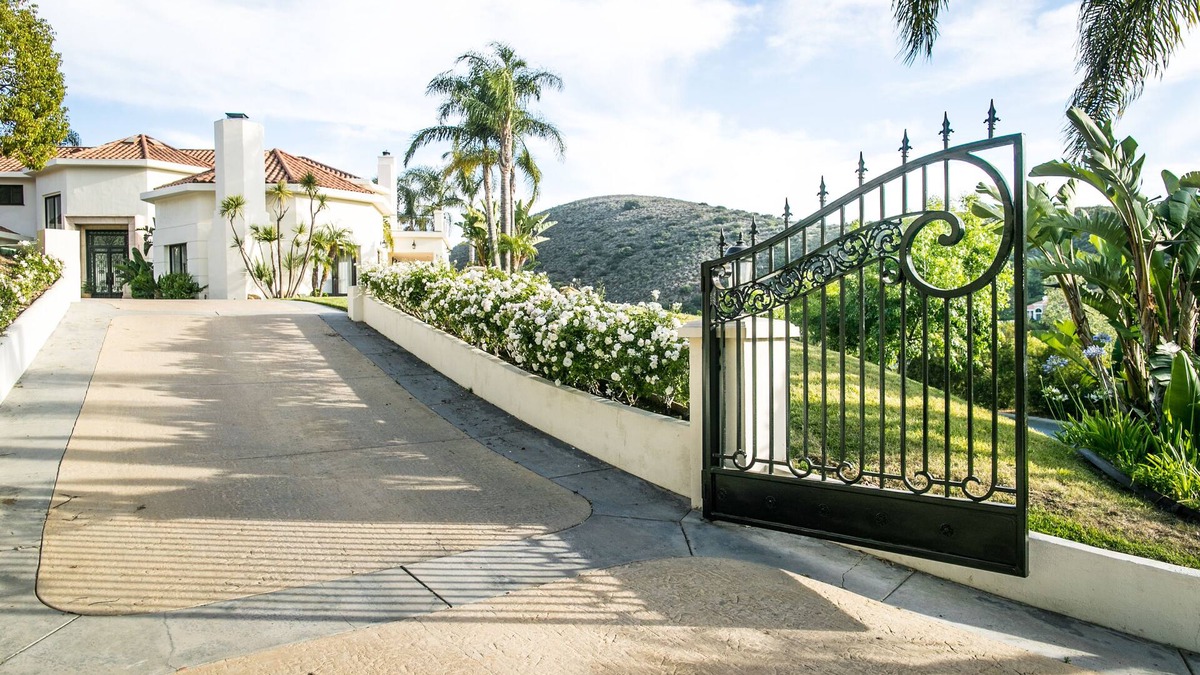 Thousand Oaks House | Breathtaking Mansion - Entertainer's Dream - 6,800 sq ft