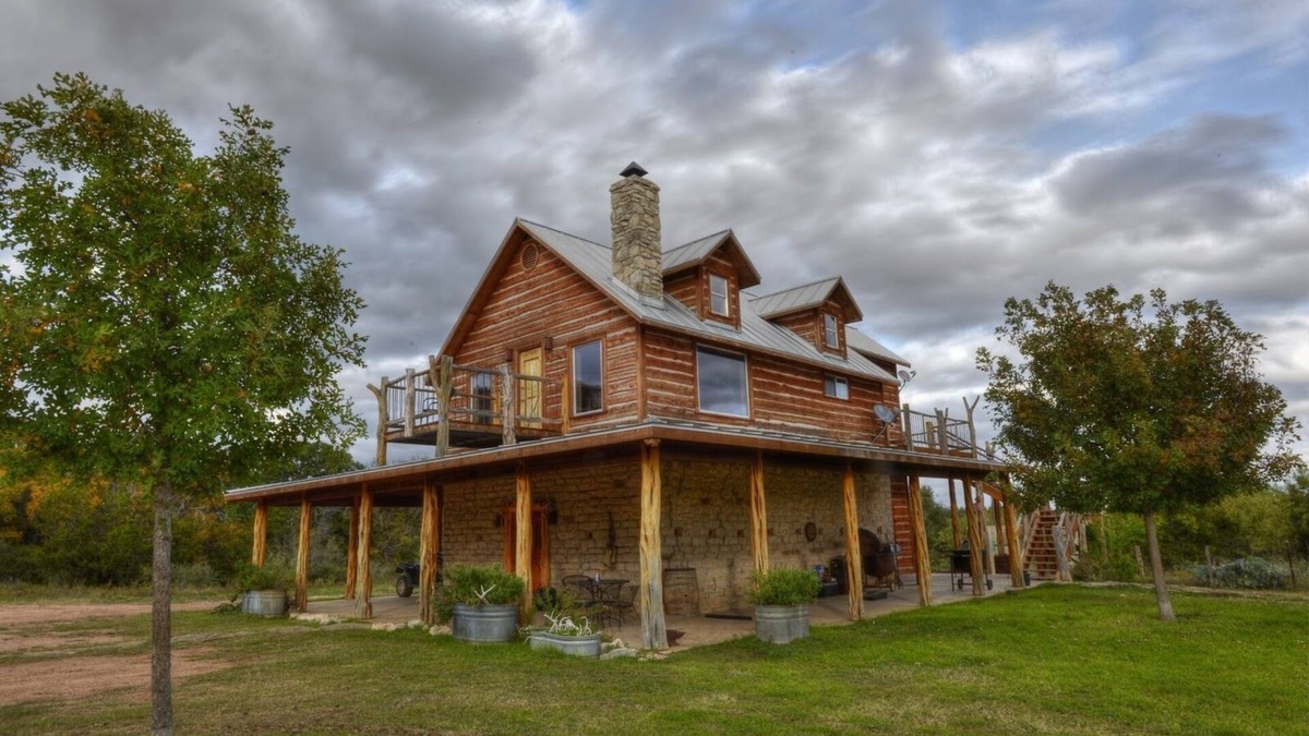 Willow City Cabin | Breathtaking Mountain Views with a 1 acre pond