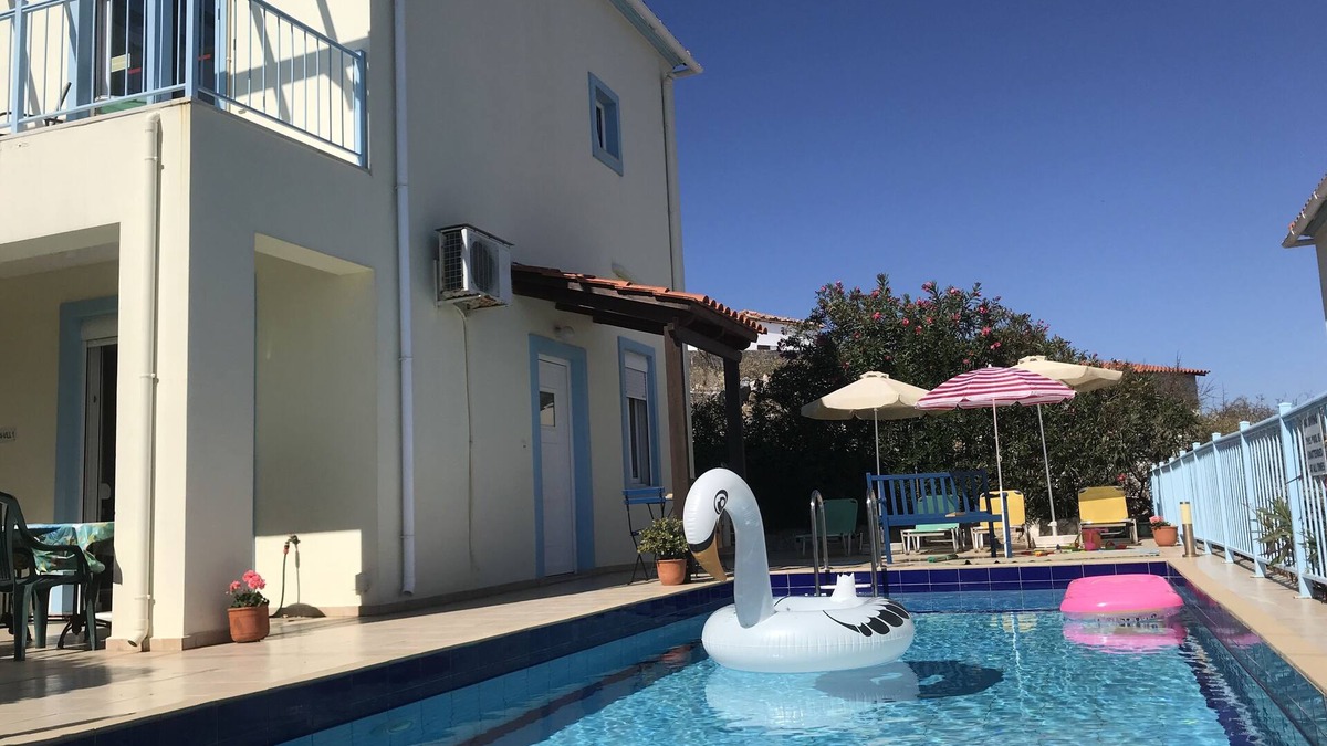 Kefalas Villa | Breathtaking Mountain,Sea Views with pool Wifi near shops and offers available