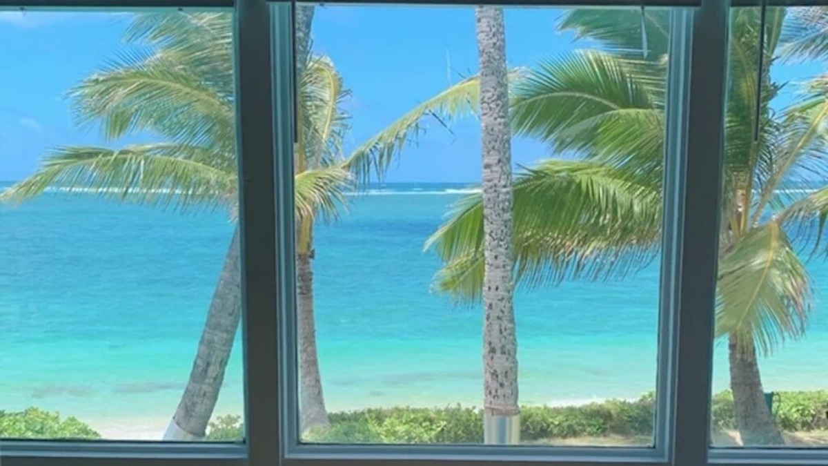 Punaluu Cottage | Breathtaking Ocean Views Beach Cottage