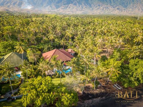 Kalisada Villa | Breathtaking oceanfront 3BR Villa with infinity pool!