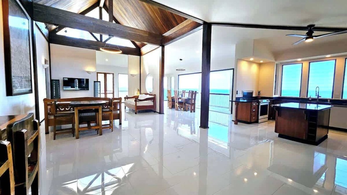 Kapoho House | Breathtaking Oceanfront Home on Lava Rock Beach.