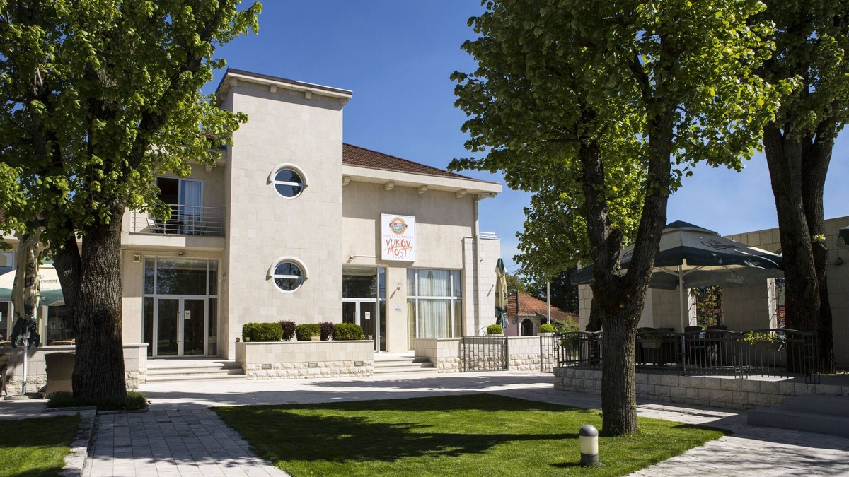 Niksic Apartment | Breathtaking One-Bedroom Ap in Hotel Vukov Most