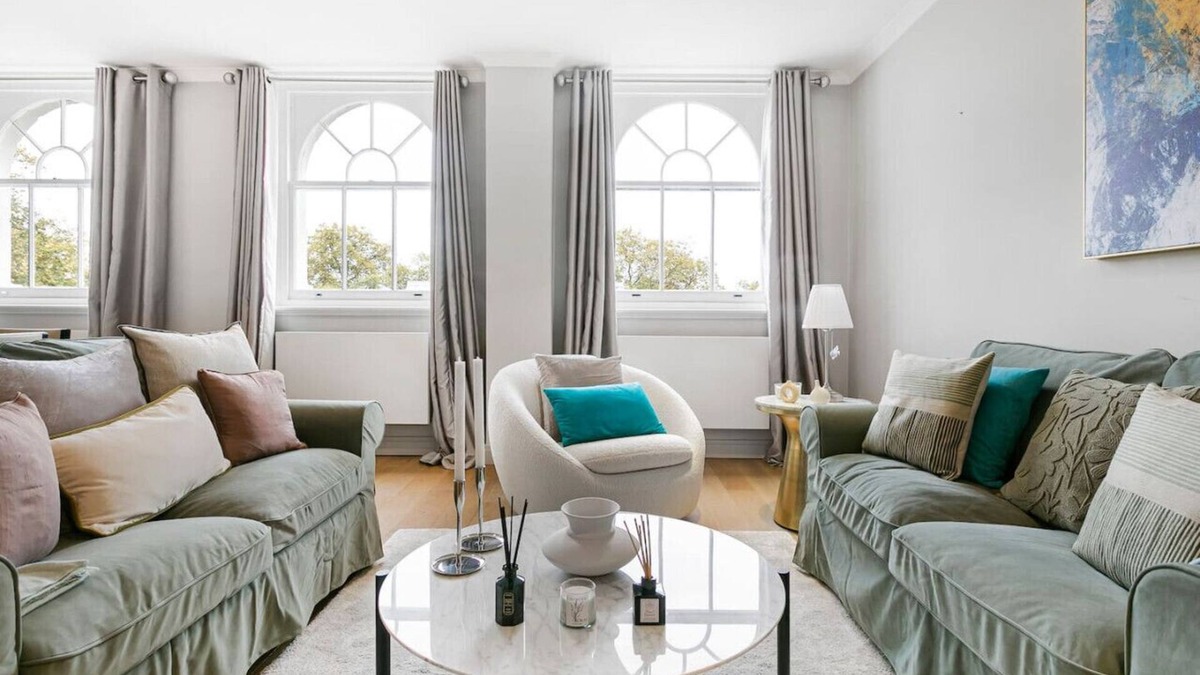 Brompton & Hans Town Apartment | Breathtaking Penthouse Views Over Hyde Park
