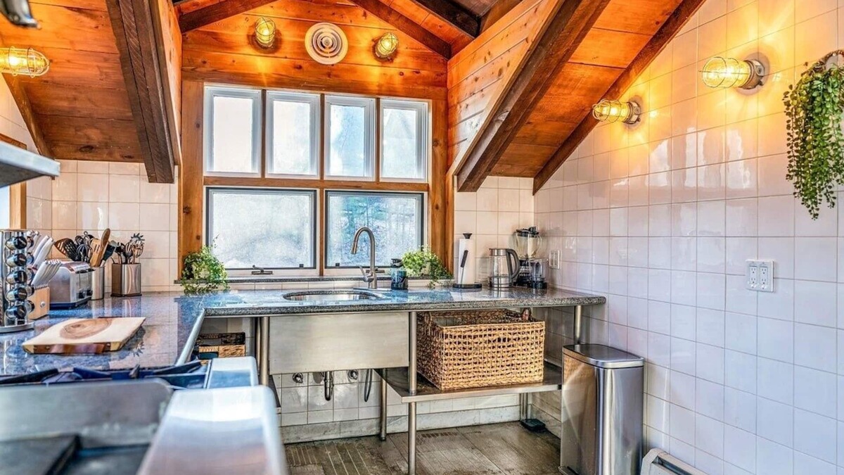 Layton Cabin | Breathtaking Rustic Lodge| Lake Views & Hot Tub