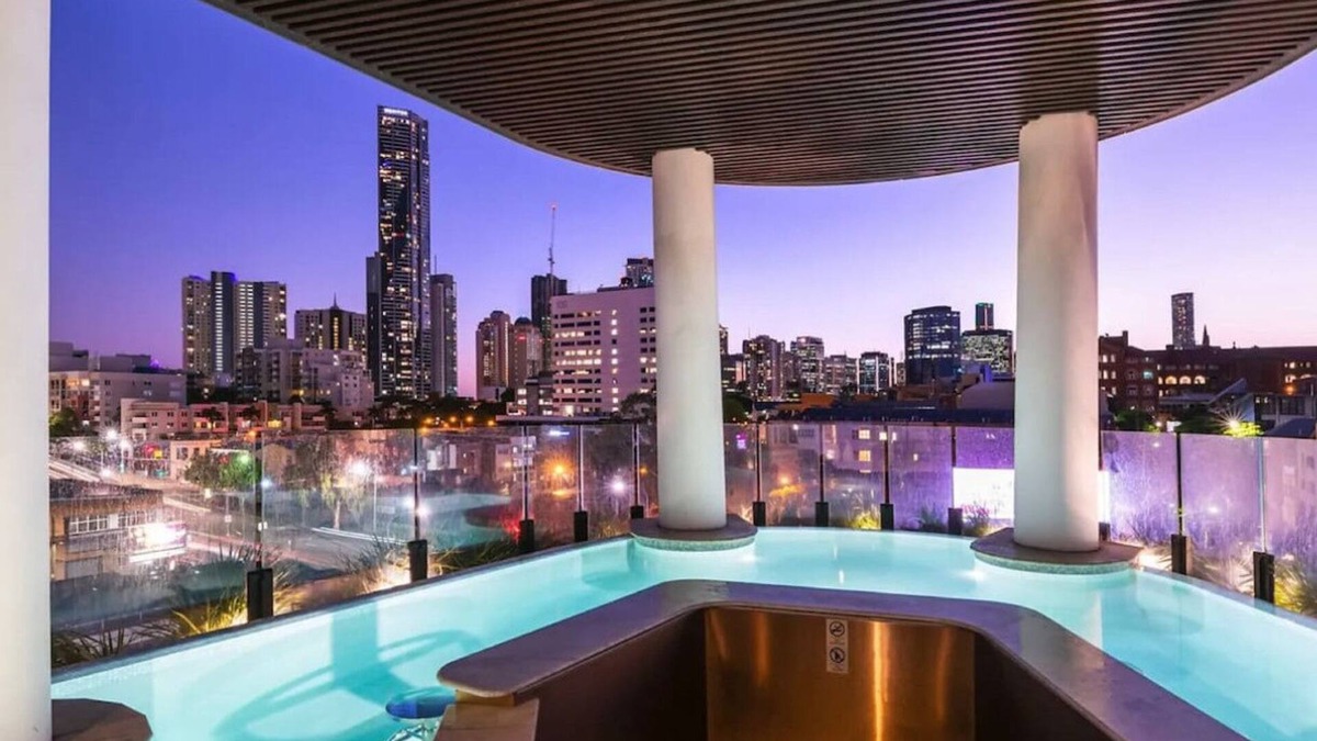 Fortitude Valley Apartment | Breathtaking Sunset view apartment, BEST Location