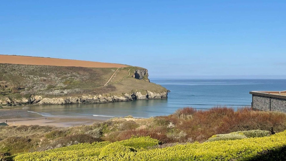 Mawgan Porth Apartment | Breathtaking Sea Views, Two minutes walk to Beach - Mawgan Porth, Cornwall