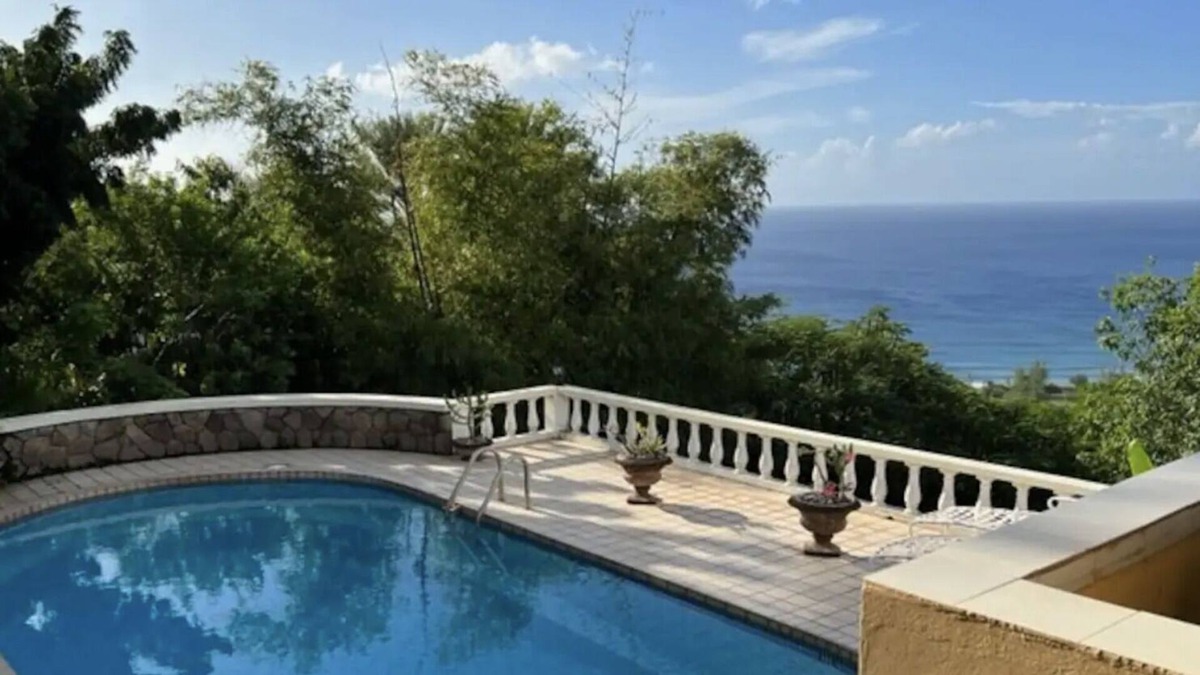 Garibaldi Hill Villa | Breathtaking Sea Views, Pool, Seasonal Whale-Watching on Balcony, Mins to Beach.