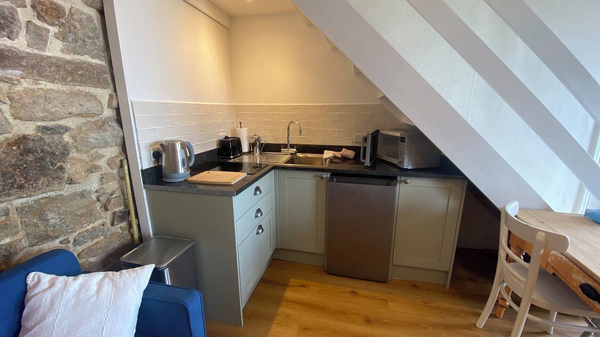 Newlyn Cottage | Breathtaking sea views, parking, beaches. your ideal home away from home.