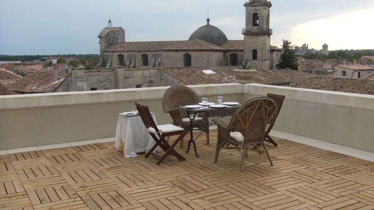 Beaucaire House | Breathtaking Terrace Views at the Foot of the Ancient Castle