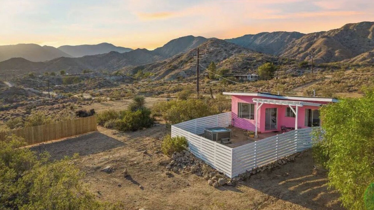 Morongo Valley House | Breathtaking Views, Incredible Stargazing, Hot Tub & Cowboy Tub, on Private Lot