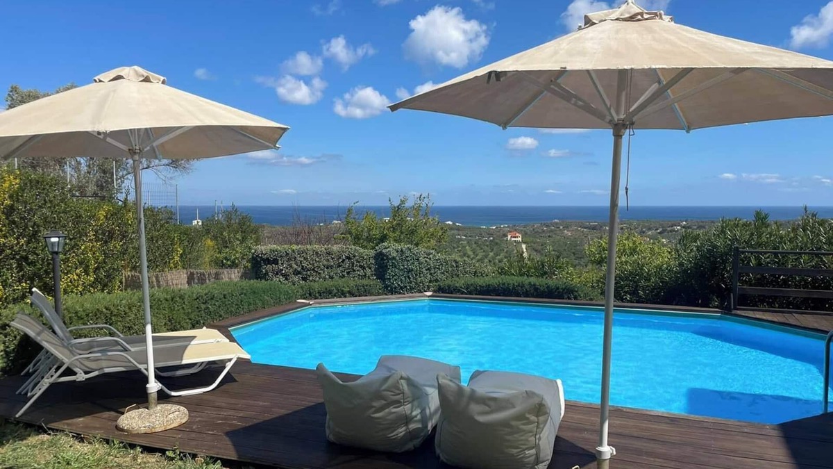 Adele Villa | BREATHTAKING VIEW HOME NEAR BEACH- WITH WII-FI AND PRIVATE POOL