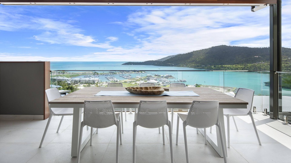 Jubilee Pocket House | Breathtaking views and stunning amenities in the heart of Airlie Beach