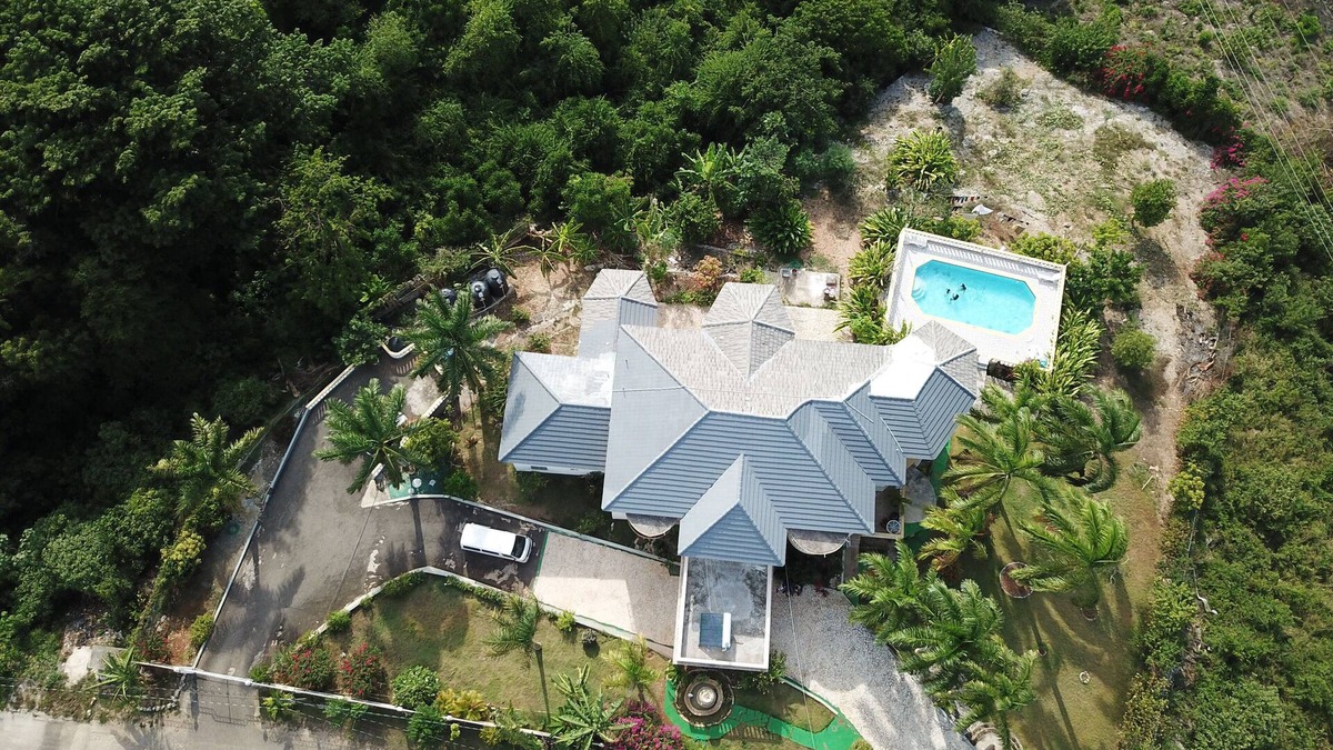 Greenwood House | Breathtaking Views Emerald Views! Attention Eco Tourism lovers!