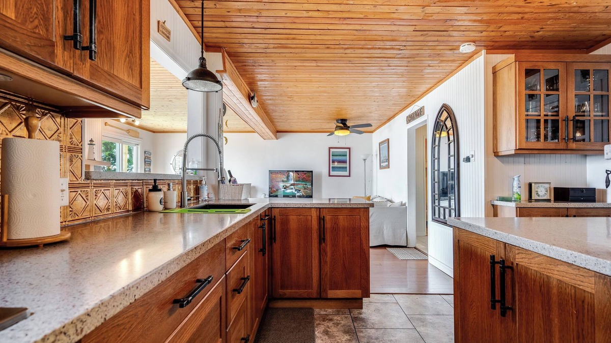 Leamington House | Breathtaking views on Lake Erie.