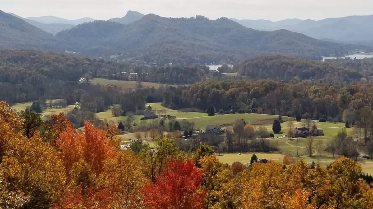 Hayesville House | Breathtaking Views of Lake Chatuge & Mountain Harbour Golf Course.
