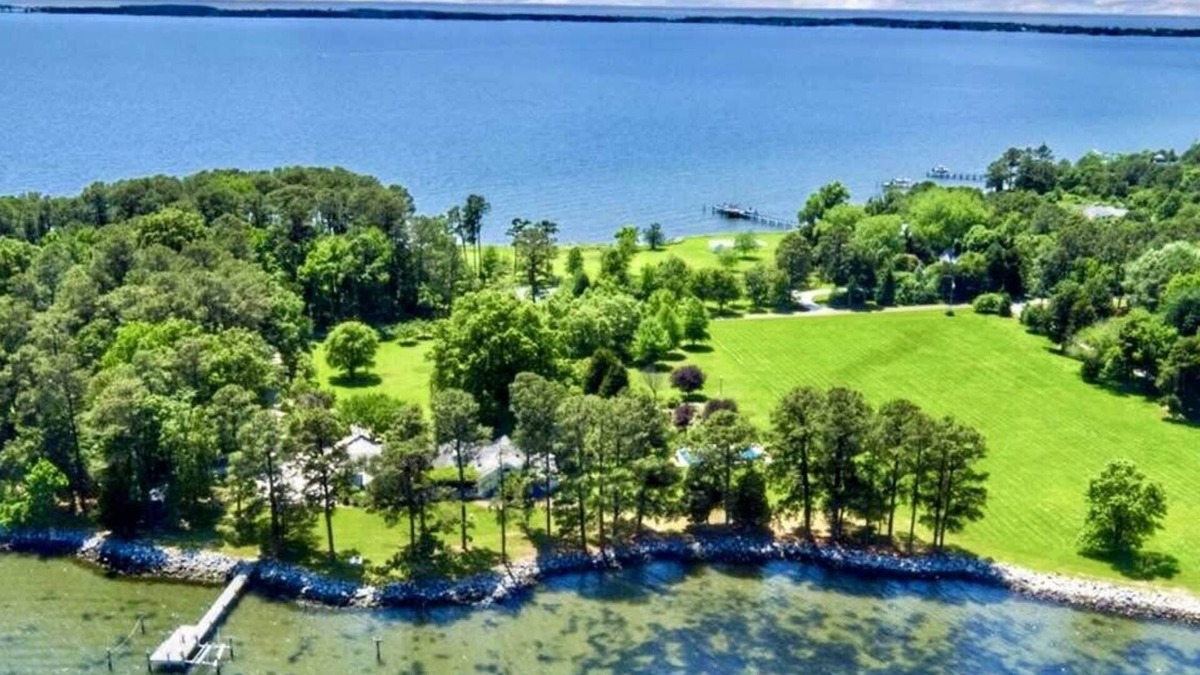 Neavitt Villa | Breathtaking Waterfront Estate