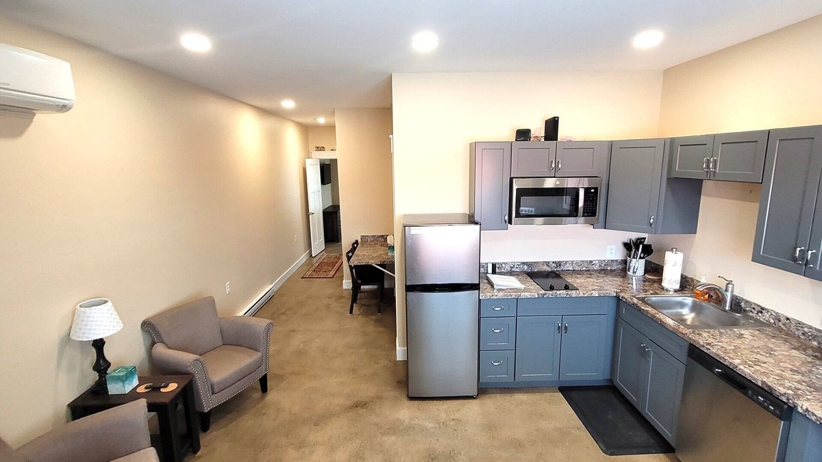 Grove City Apartment | Breckenridge Suites #6 - Cozy 1-Bedroom Suite with Fully Equipped Kitchen