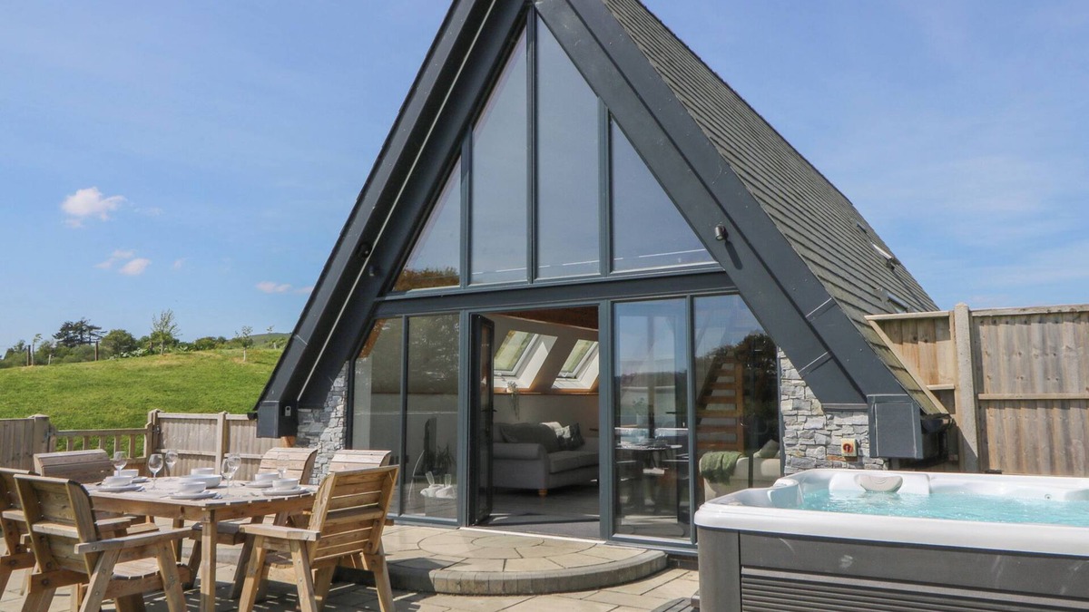 Llandrindod Wells Cottage | BRECKNOCK CHEVIOT - THE SHEEPFOLD, pet friendly in Llandrindod Wells